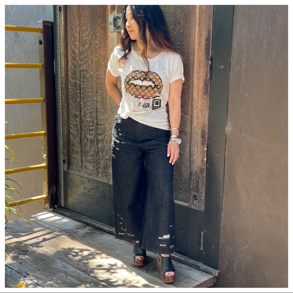 So Fabulous Stylish Lip Graphic Tee - Picture 5 of 8